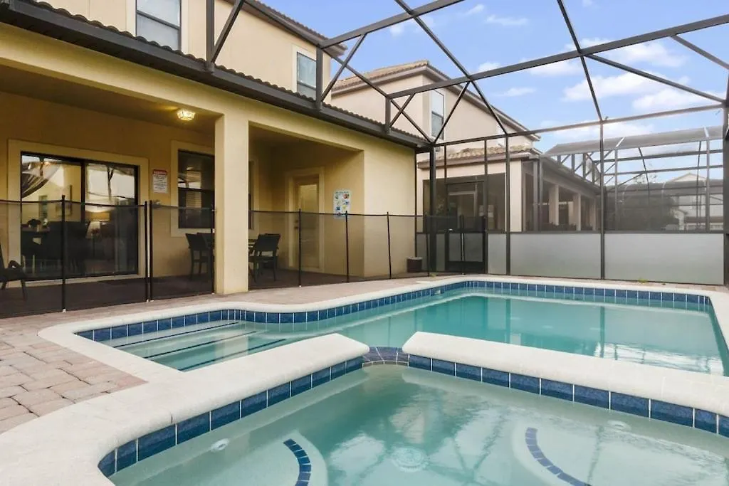 6 Beautiful Bedrooms 6 Baths Pool & Spa Home Davenport