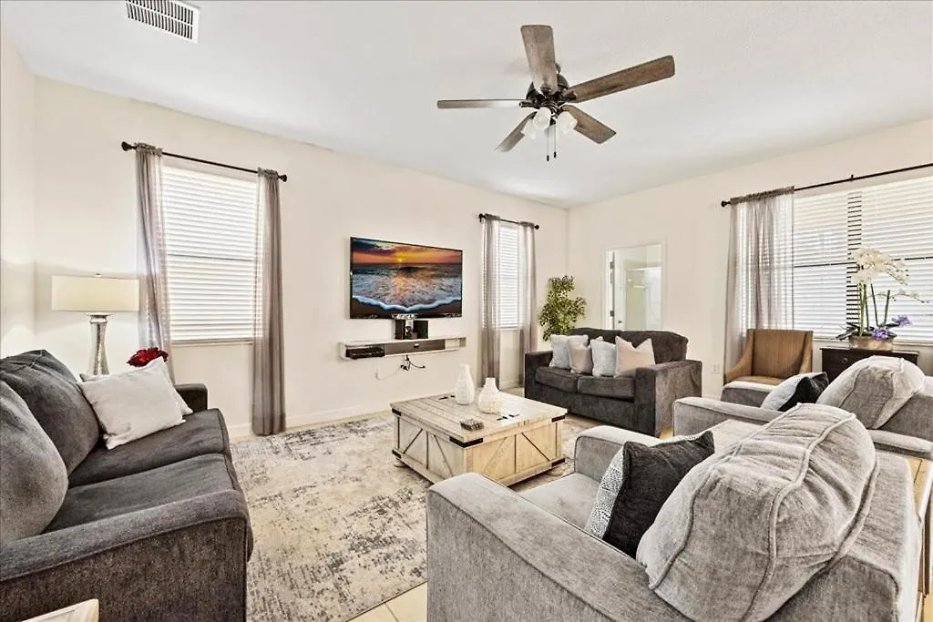 Holiday home 6 Beautiful Bedrooms 6 Baths Pool & Spa Home Davenport