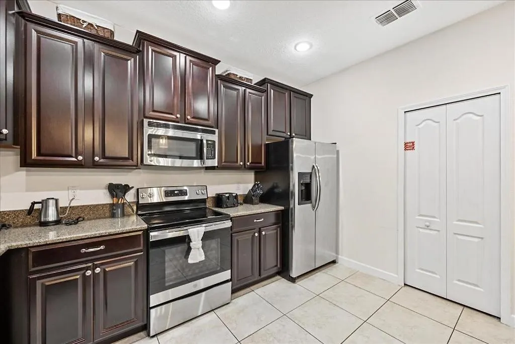 6 Beautiful Bedrooms 6 Baths Pool & Spa Home Davenport United States