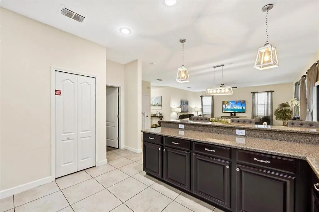 6 Beautiful Bedrooms 6 Baths Pool & Spa Home Davenport Holiday home