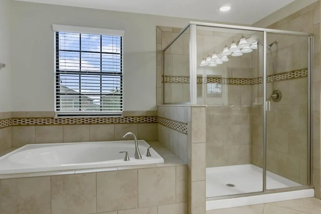 6 Beautiful Bedrooms 6 Baths Pool & Spa Home Davenport 0*,