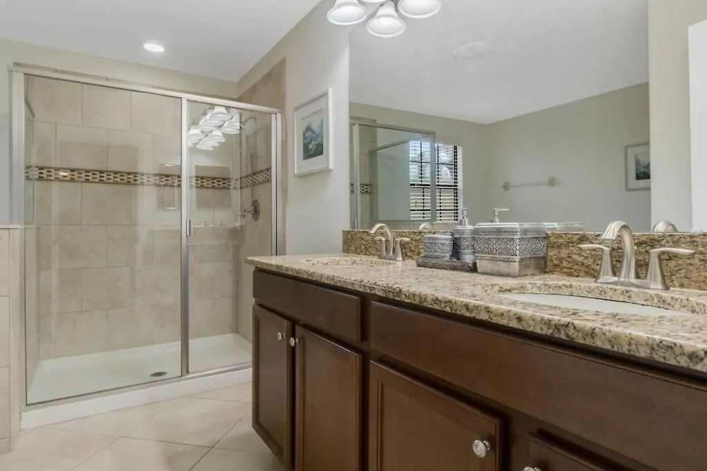 6 Beautiful Bedrooms 6 Baths Pool & Spa Home Davenport Holiday home