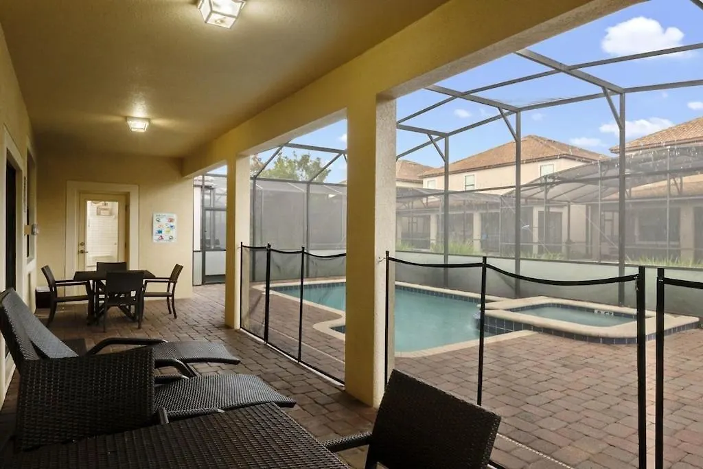 6 Beautiful Bedrooms 6 Baths Pool & Spa Home Davenport
