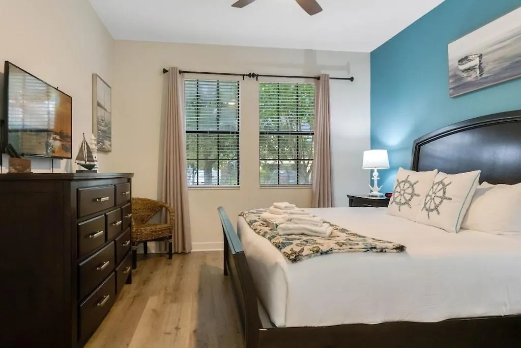 Holiday home 6 Beautiful Bedrooms 6 Baths Pool & Spa Home Davenport