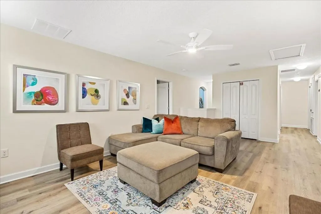 6 Beautiful Bedrooms 6 Baths Pool & Spa Home Davenport